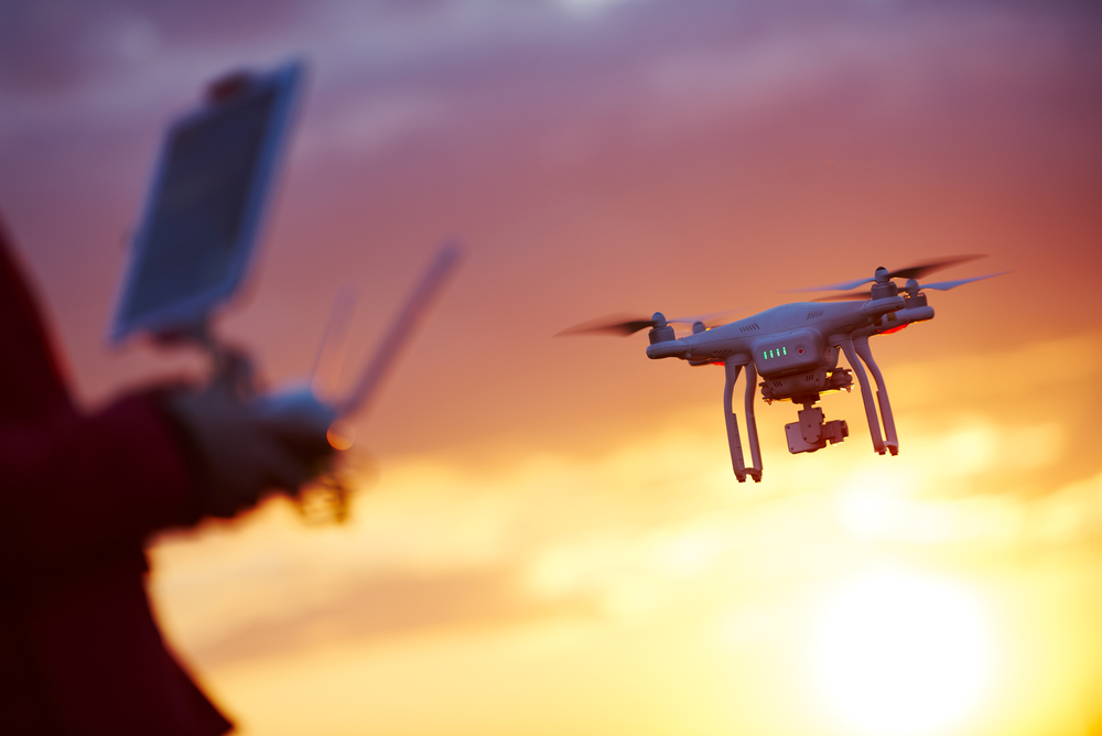 Drone,Pilotage,At,Sunset